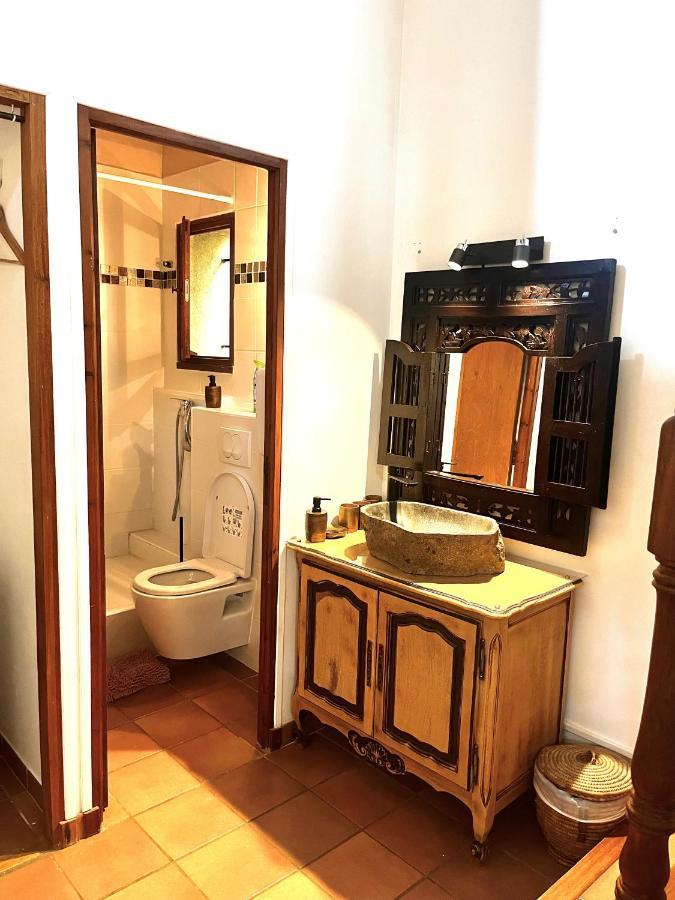Bed and Breakfast Le Mazet De Choubouloute Saint-Gilles  Exterior foto