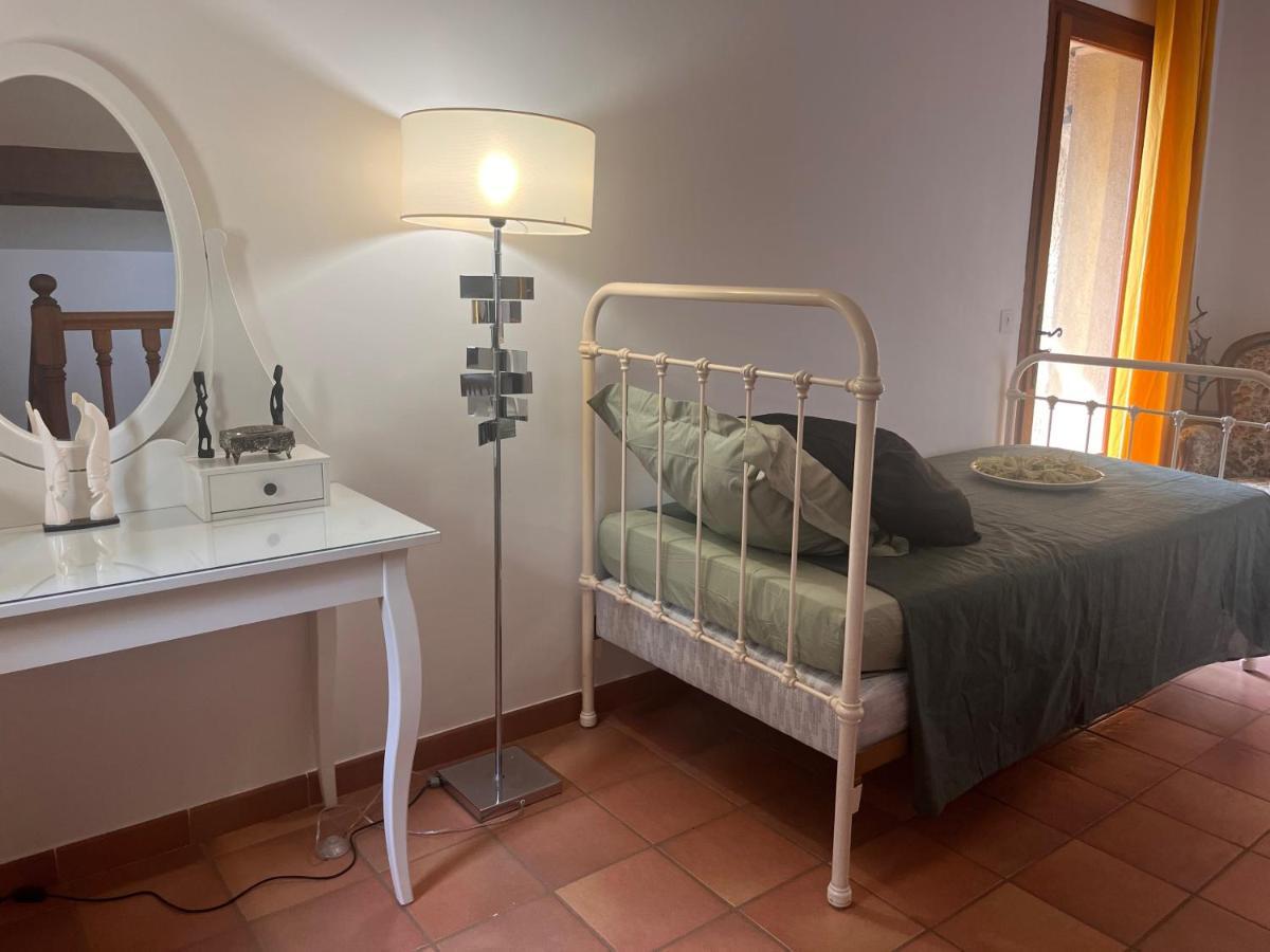 Bed and Breakfast Le Mazet De Choubouloute Saint-Gilles  Exterior foto