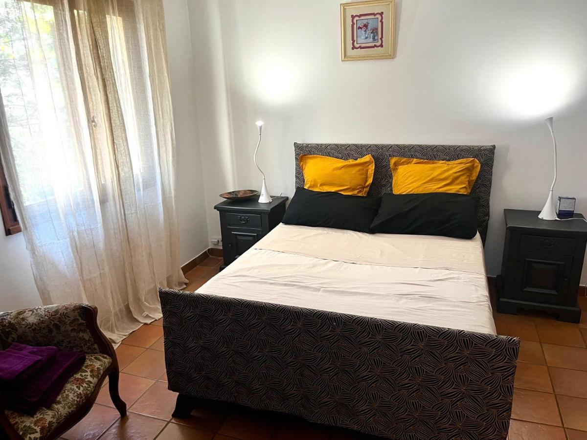 Bed and Breakfast Le Mazet De Choubouloute Saint-Gilles  Exterior foto